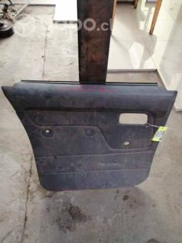 Tapiz puerta trasera izquierda Nissan Terrano 2014