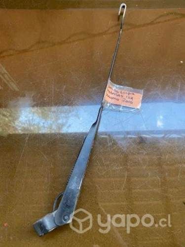 Plumilla limpia parabrisas izquier Nissan Terrano