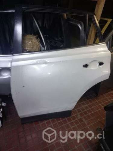 Puerta trasera izquierda Toyota rav4 2015. 2.0