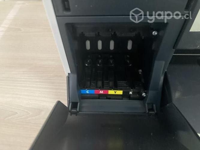 Impresora HP sin uso, aún sin instalar tintas.