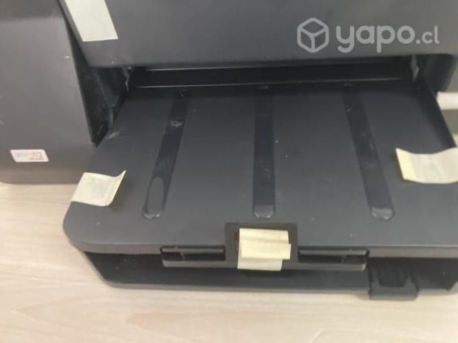 Impresora HP sin uso, aún sin instalar tintas.