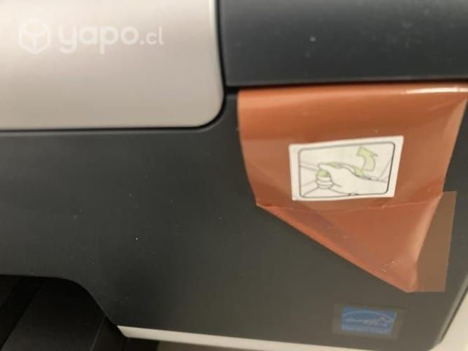 Impresora HP sin uso, aún sin instalar tintas.