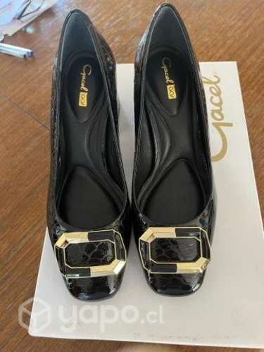 Zapatos negros de charol gacel ultima coleccion