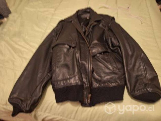 Casaca de cuero negra