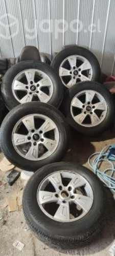 Neumáticos completos casi nuevos