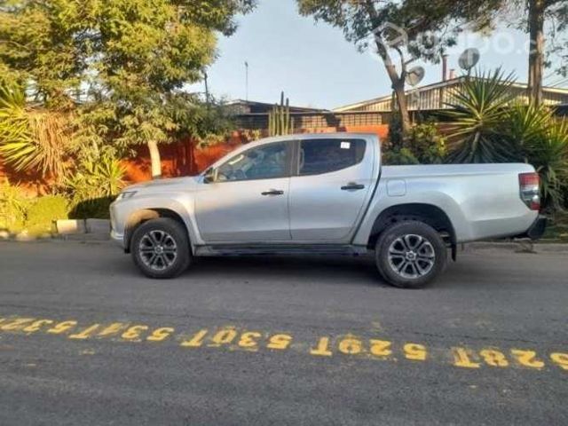 Camioneta diésel L200  2023