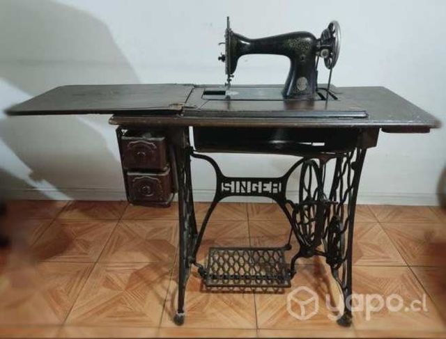 Máquina de Coser Antigua marca SINGER