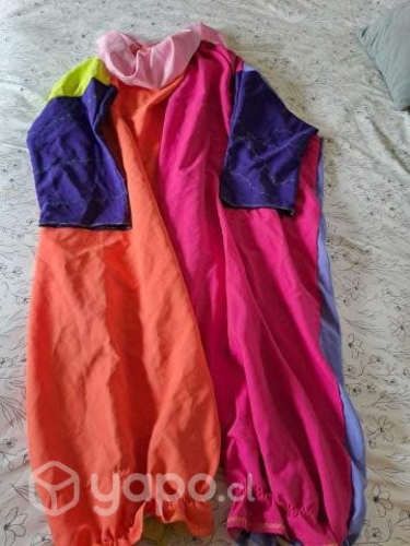 Dos trajes de juego de quién mete + globos