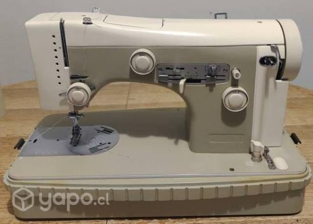 Maquina de coser marca Necchi