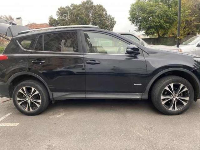 Toyota Rav4 2014 súper lujo 2.5  negra vende dueña