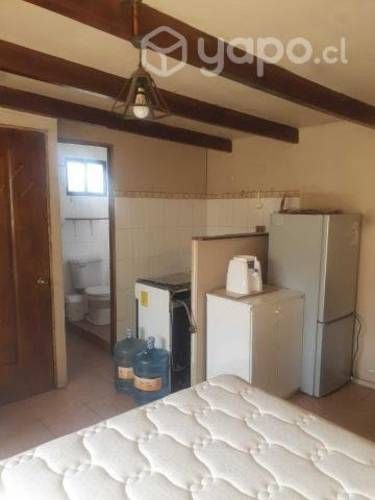 Arriendo amoblado un ambiente interior