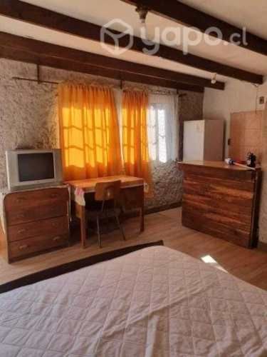 Arriendo amoblado un ambiente interior