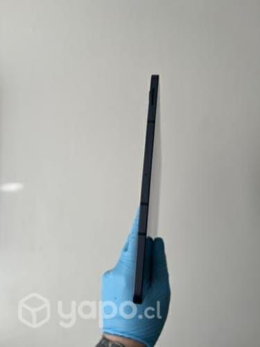 Samsung Galaxy Tab S7 FE usada con teclado y chip