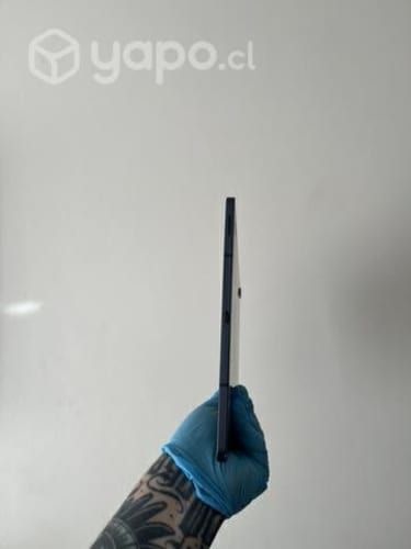 Samsung Galaxy Tab S7 FE usada con teclado y chip