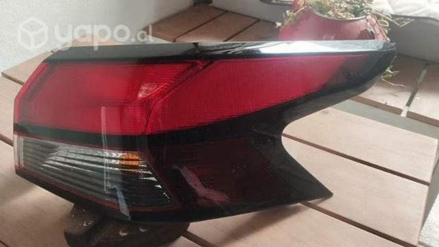 Foco derecho nissan versa original impecable