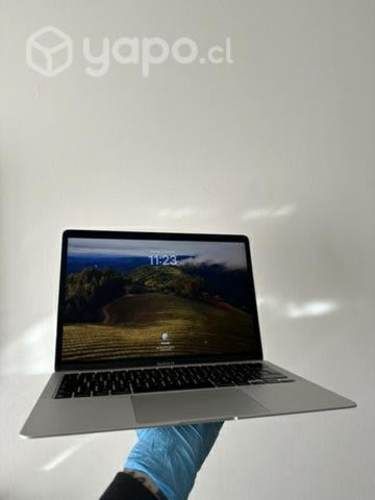 MacBook Air M1 Silver usado en caja en buen estado