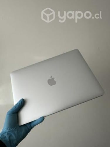 MacBook Air M1 Silver usado en caja en buen estado