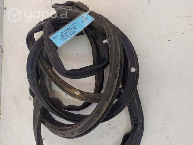 Goma Contorno Pta Del Der (FFP2030) F150 2020 Plat