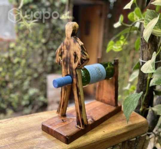 Porta botella de vino hombre cariñoso