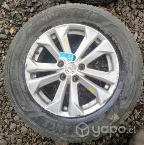 Llanta Aluminio Detalle Con Neumático Nissan Xtra