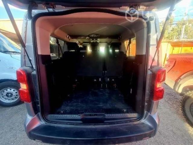 Se vende furgon Peugeot-Traveller Business 2021