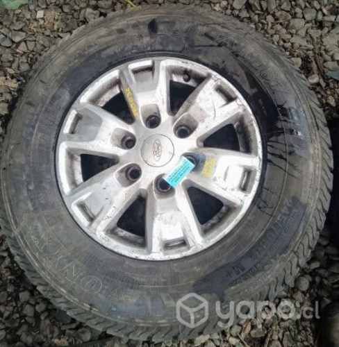 Llanta Aluminio Detalle Con Neumático Ford Ranger