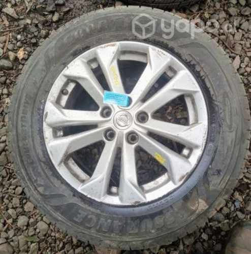 Llanta Aluminio Detalle Con Neumático Nissan Xtra