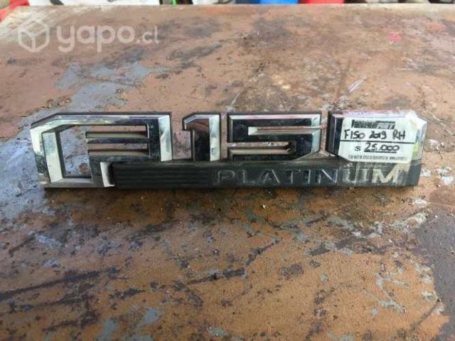 Logo tapabarro derecho Ford F150 platinum 2019
