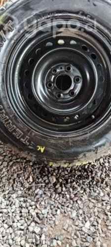 LLanta repuesto con neumatico