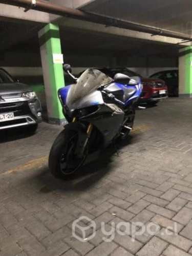 Yamaha R1 YZF