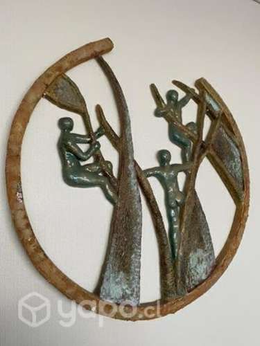 Escultura figura pared