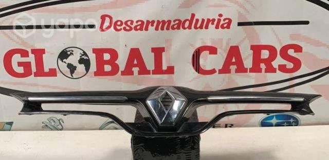 Máscara con emblema con detalle RENAULT FLUENCE