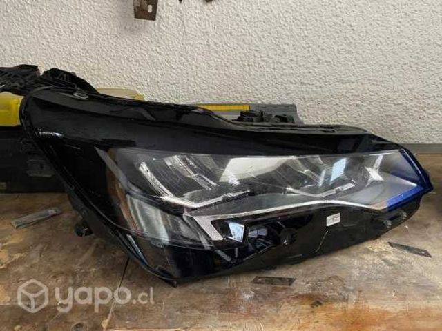Foco delantero derecho Peugeot 3008, año 2023