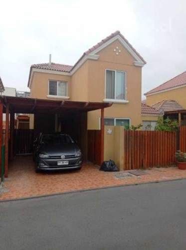 Amplia casa en condominio Esparta