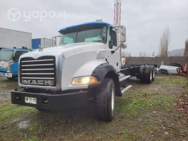 Mack Granite GU813