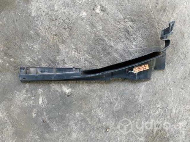 Moldura infer izq rejilla torpedo Ford F150 2018