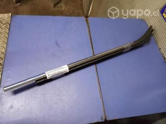 Moldura lame vidrio puerta tras izq F150 2019 Plat