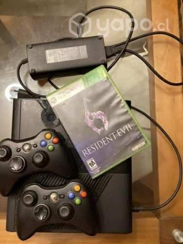 Xbox 360 con dos controlas + juego