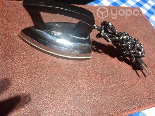 Antigua plancha pequeña modelo International N 999