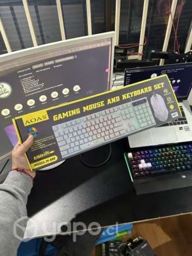 Teclado y mouse blanco