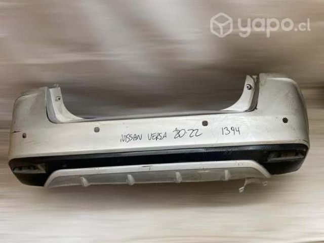 Parachoque trasero nissan versa 2020-2022