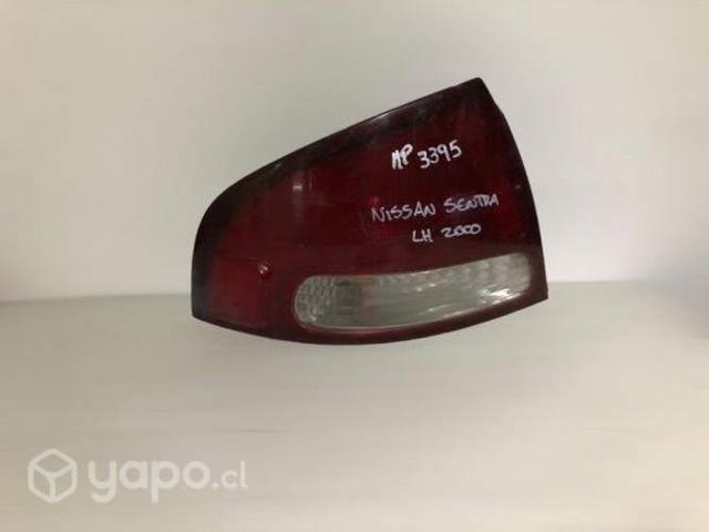 Foco trasero lh nissan sentra 2000