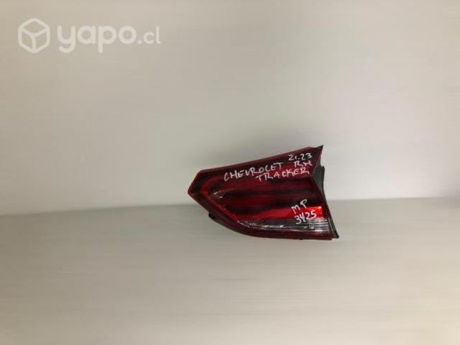 Foco portalon rh chevrolet tracker 2021-2023