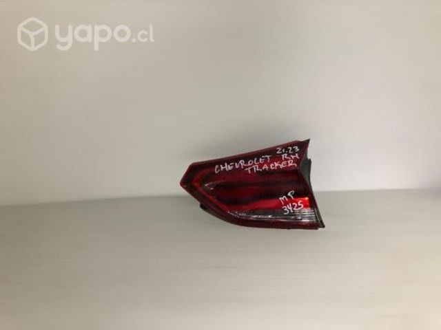 Foco portalon rh chevrolet tracker 2021-2023