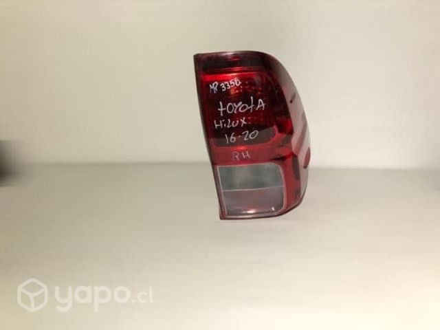 Foco trasero rh toyota hilux 2016-2020