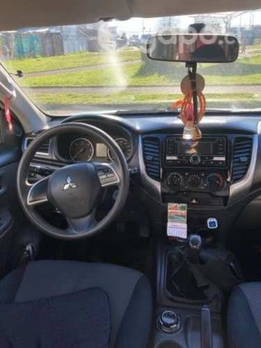 Mitsubishi l200 2017