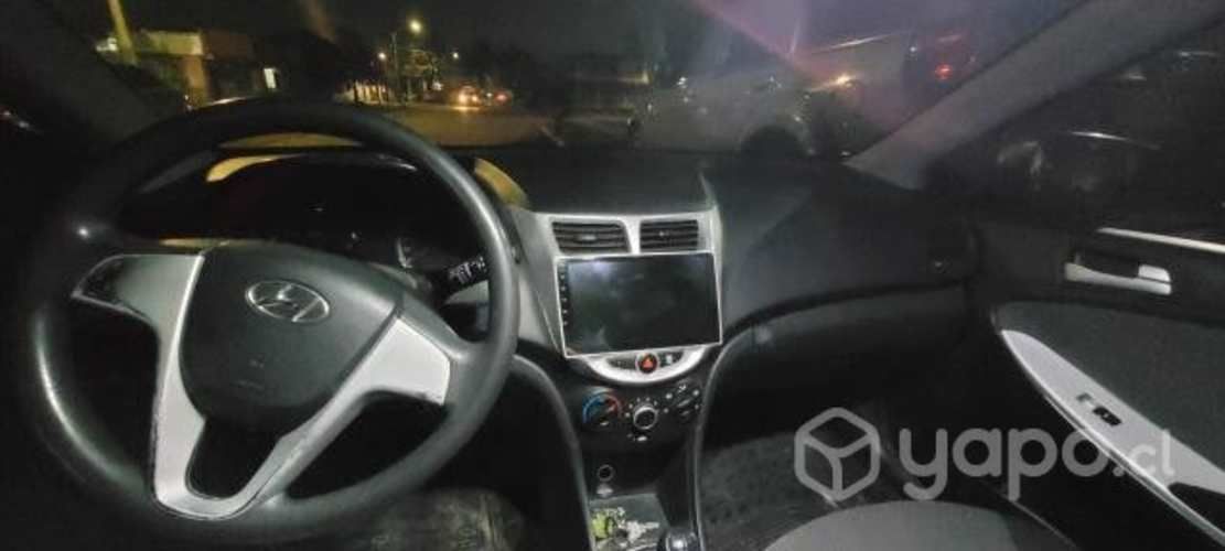 Hyundau accent 2012