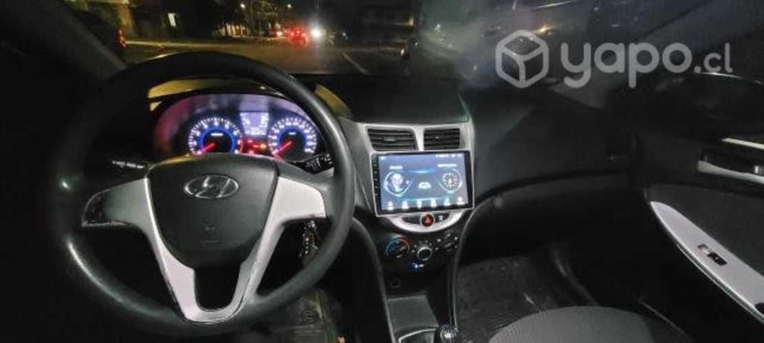 Hyundau accent 2012