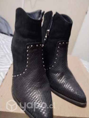 Botines negros