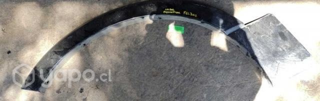 Moldura Pasa Rueda Del Izq (FEL302) Expedition